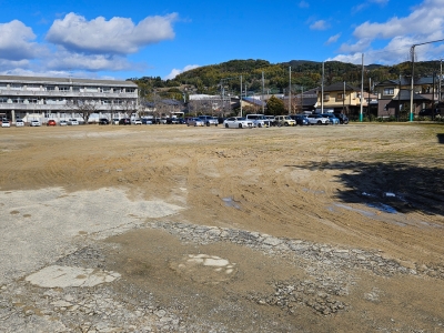 無料駐車場の宮中学校グランド